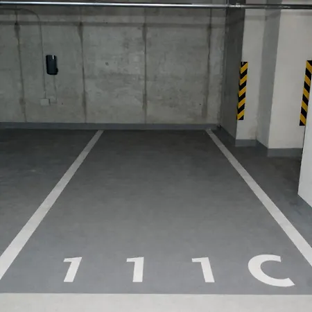 Adm - Premiere Sky - Free Parking Garage ברטיסלאבה